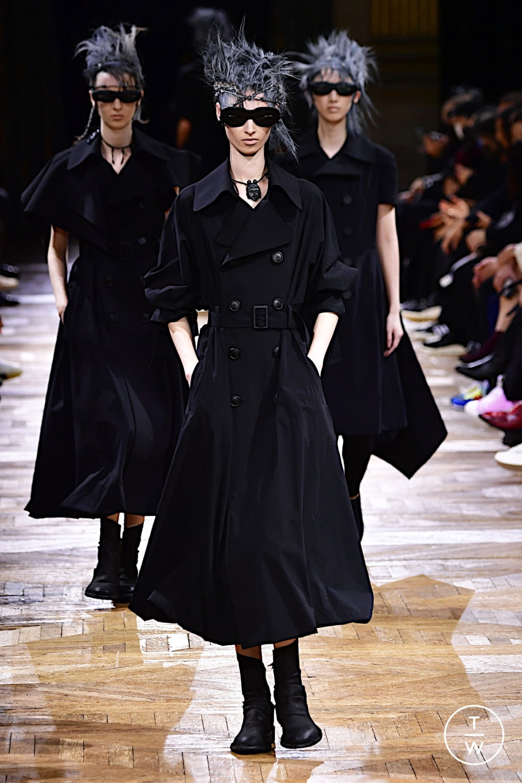 Fashion Week Paris Spring/Summer 2022 look 11 from the Yohji Yamamoto collection womenswear
