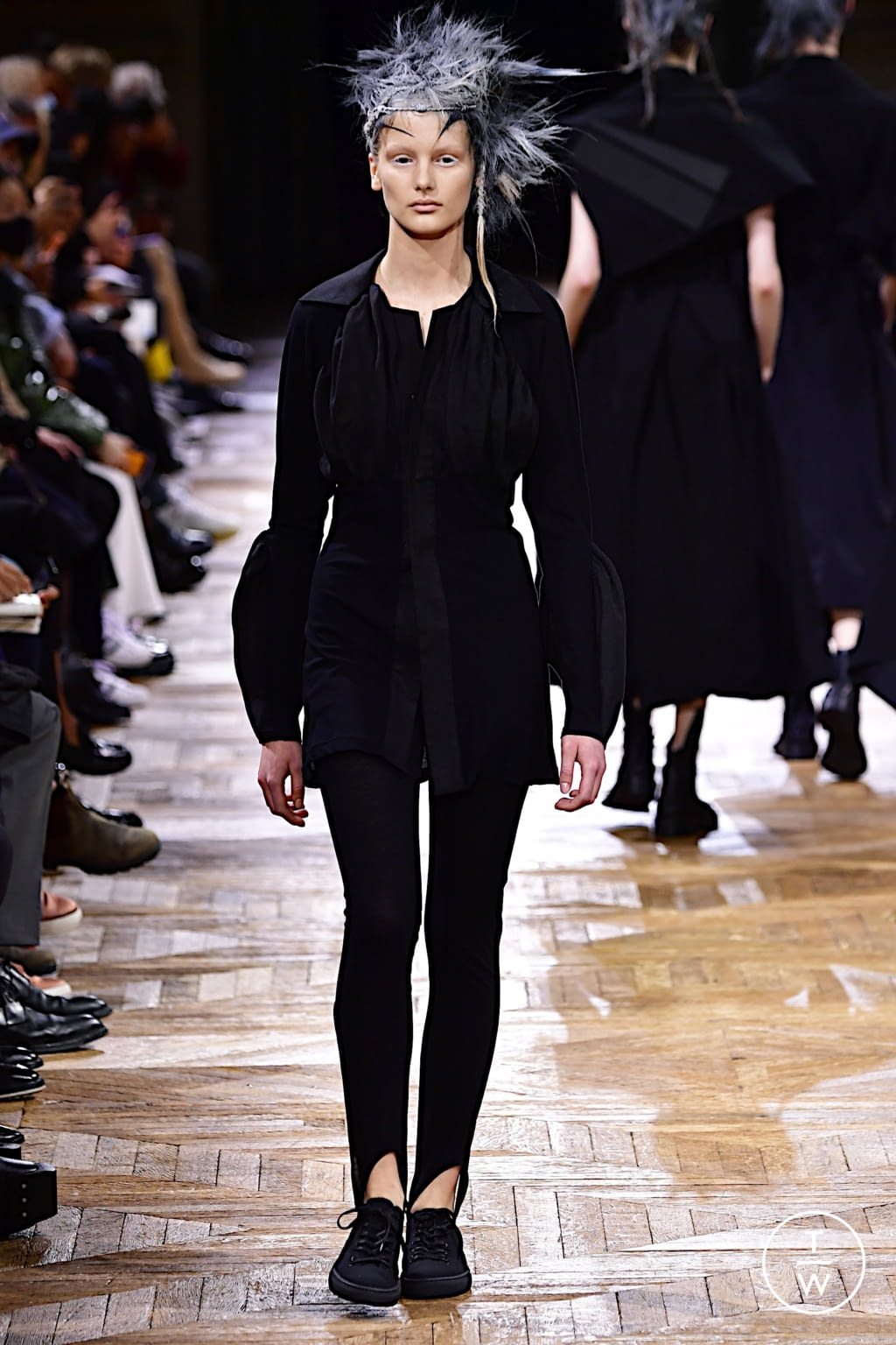 Fashion Week Paris Spring/Summer 2022 look 14 from the Yohji Yamamoto collection 女装