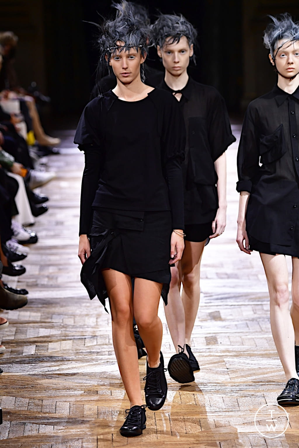 Fashion Week Paris Spring/Summer 2022 look 17 from the Yohji Yamamoto collection womenswear