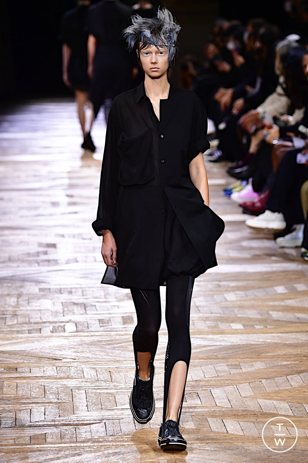 Fashion Week Paris Spring/Summer 2022 look 19 from the Yohji Yamamoto collection 女装