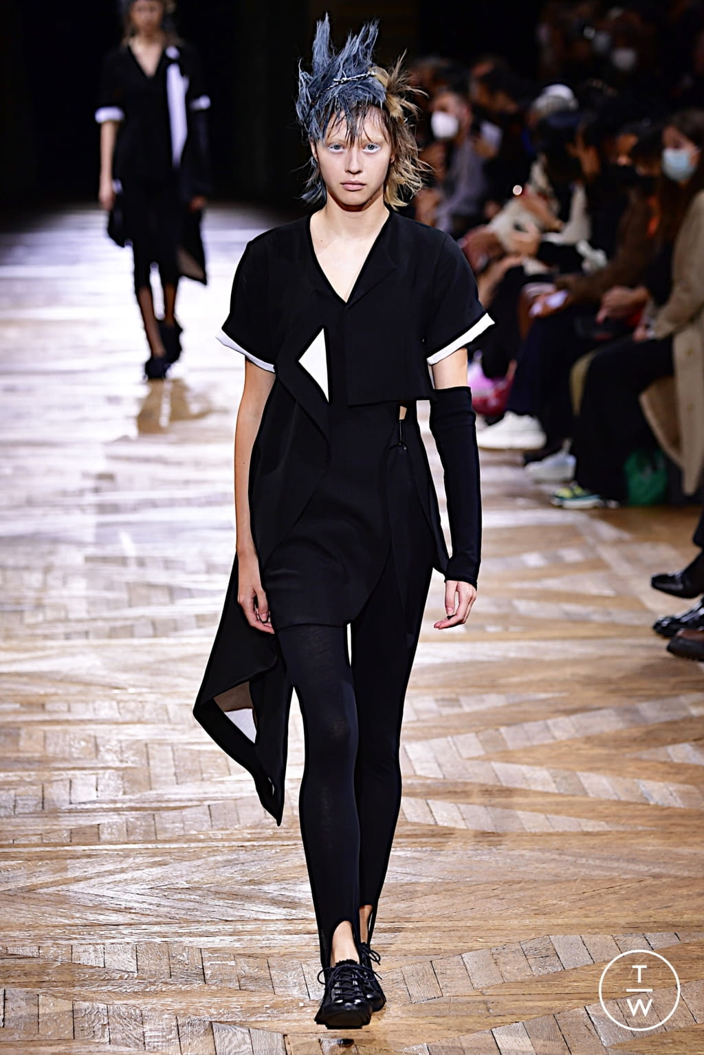 Fashion Week Paris Spring/Summer 2022 look 22 from the Yohji Yamamoto collection 女装