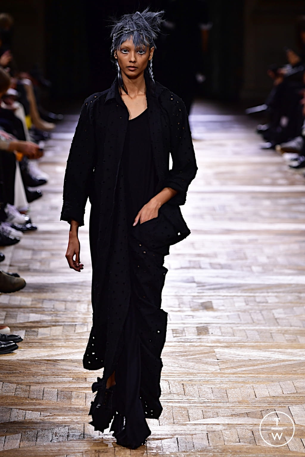 Fashion Week Paris Spring/Summer 2022 look 24 de la collection Yohji Yamamoto womenswear