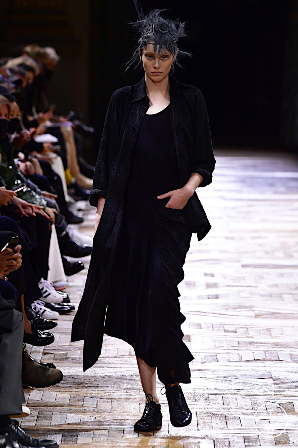 Fashion Week Paris Spring/Summer 2022 look 26 from the Yohji Yamamoto collection 女装