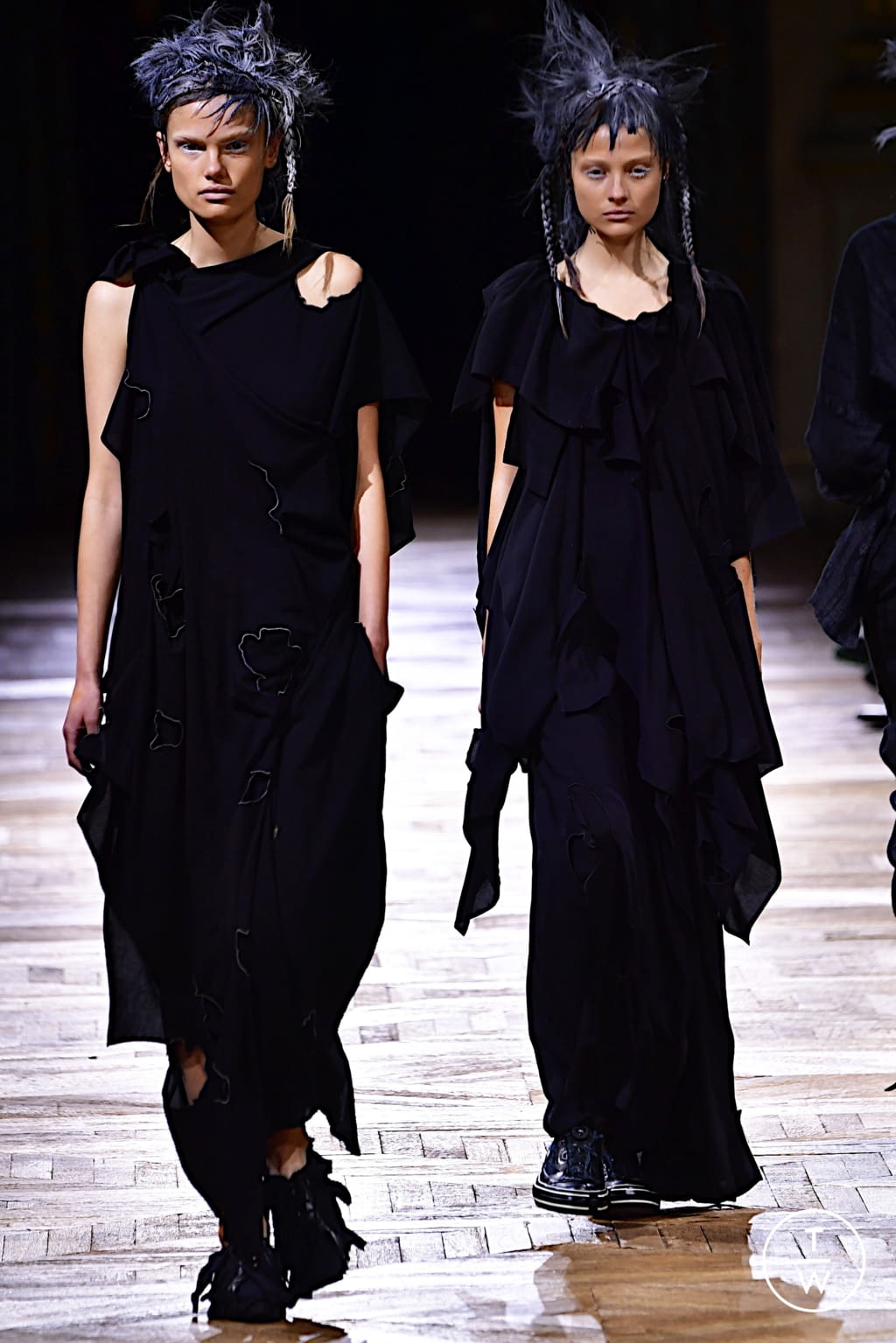 Fashion Week Paris Spring/Summer 2022 look 27 de la collection Yohji Yamamoto womenswear