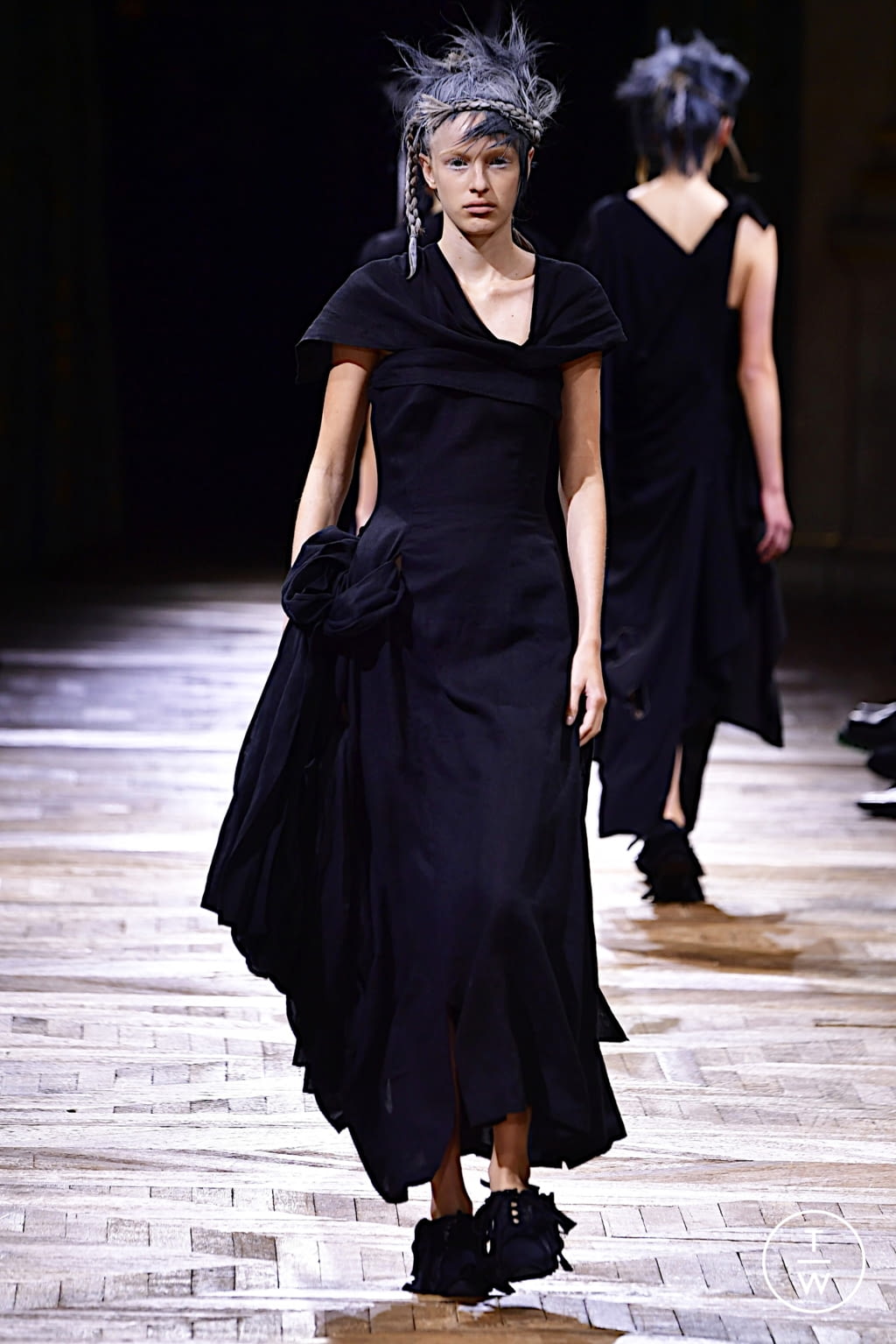 Fashion Week Paris Spring/Summer 2022 look 29 from the Yohji Yamamoto collection womenswear