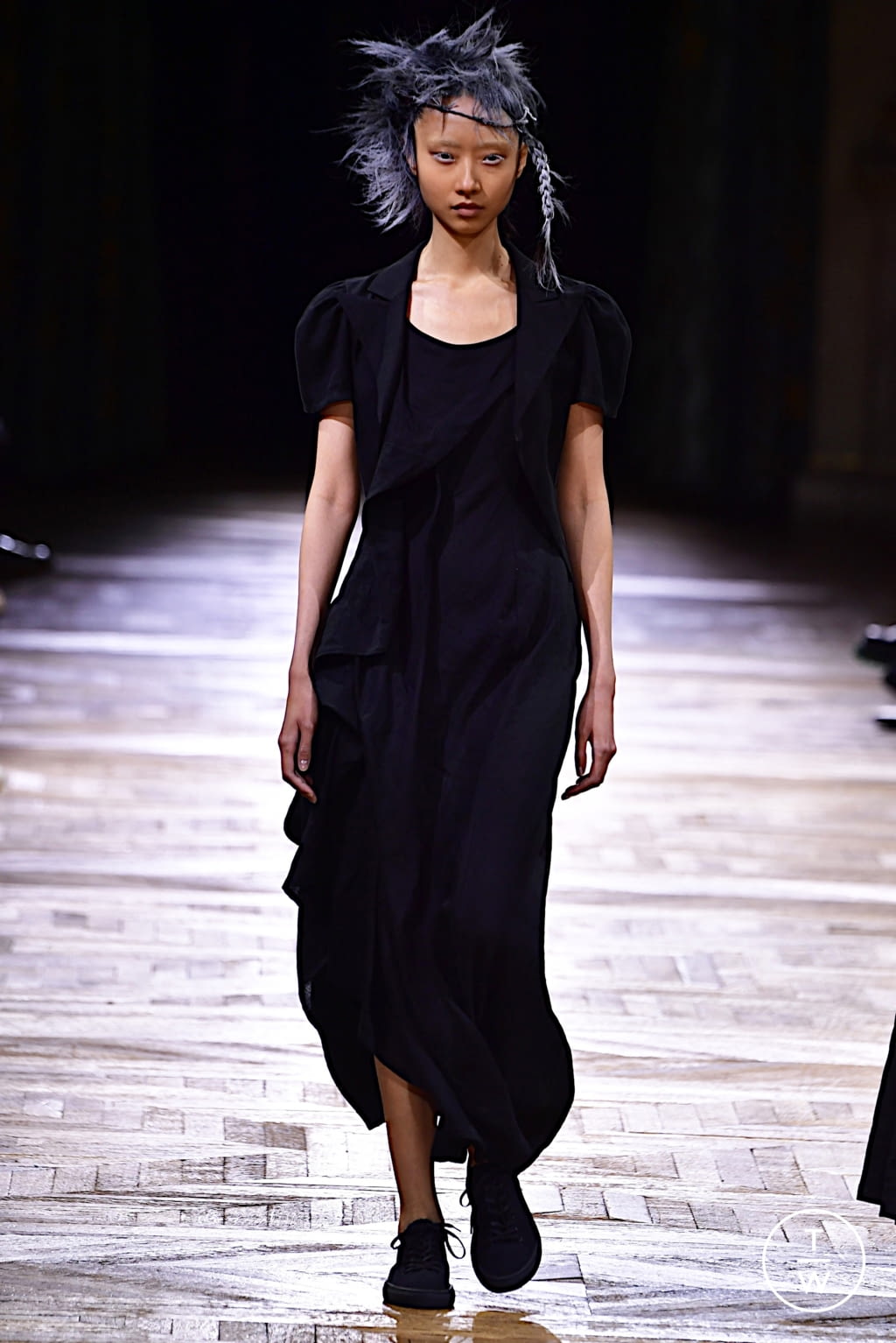Fashion Week Paris Spring/Summer 2022 look 31 from the Yohji Yamamoto collection womenswear