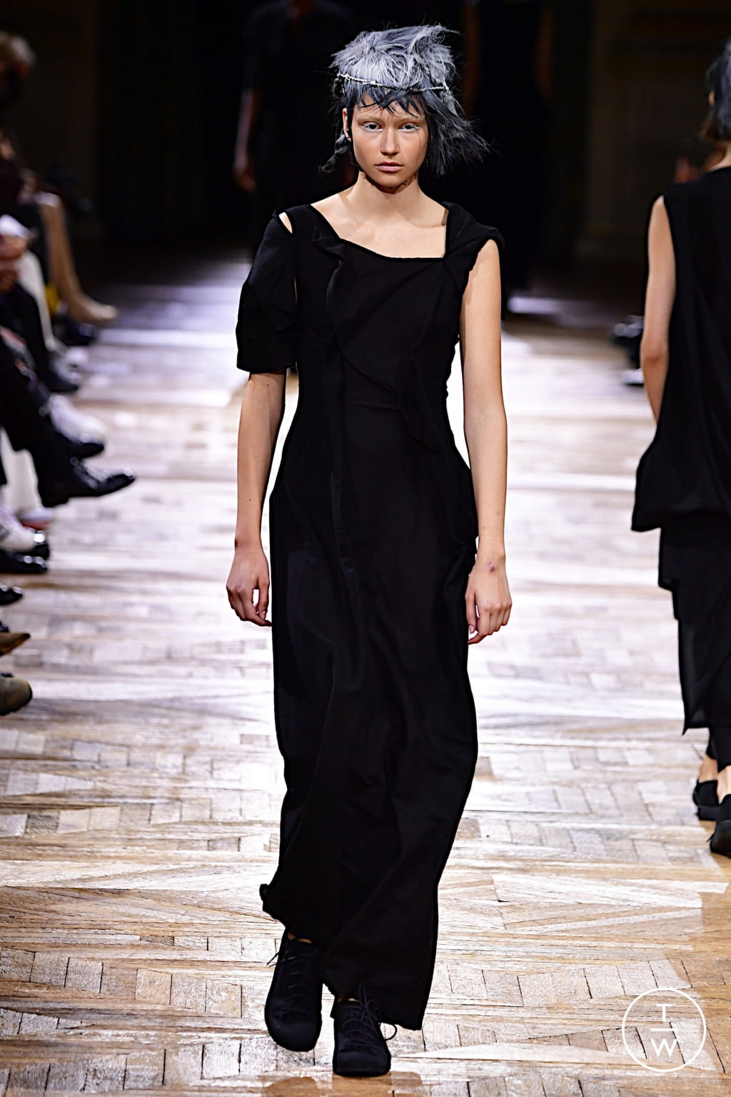Fashion Week Paris Spring/Summer 2022 look 35 from the Yohji Yamamoto collection womenswear