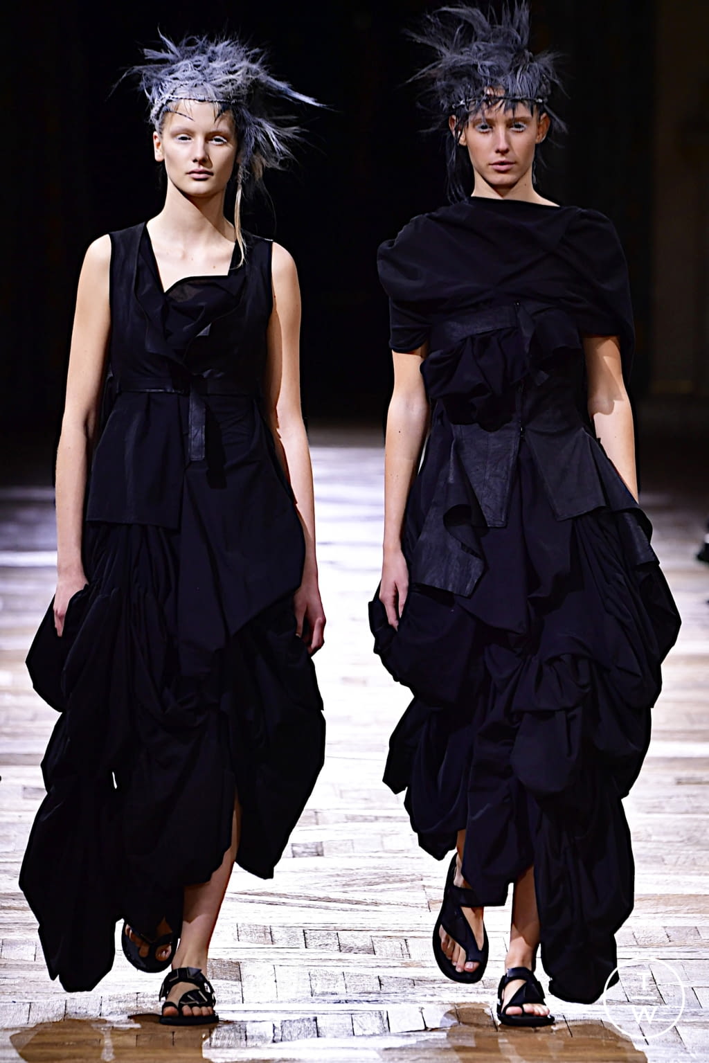 Fashion Week Paris Spring/Summer 2022 look 37 de la collection Yohji Yamamoto womenswear