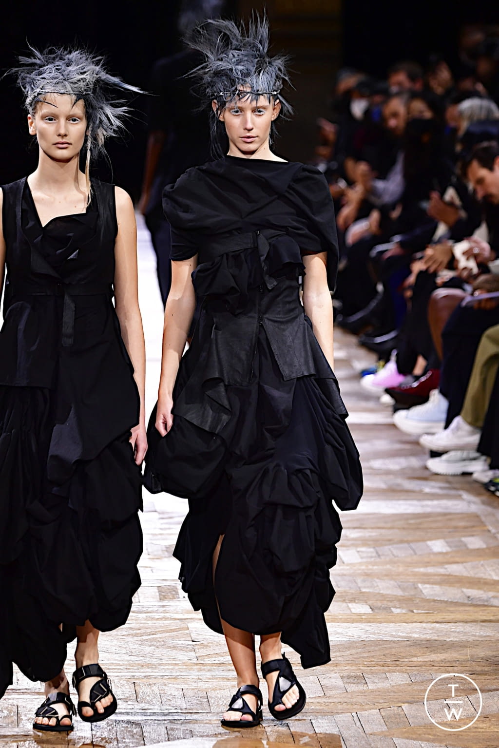 Fashion Week Paris Spring/Summer 2022 look 39 from the Yohji Yamamoto collection womenswear
