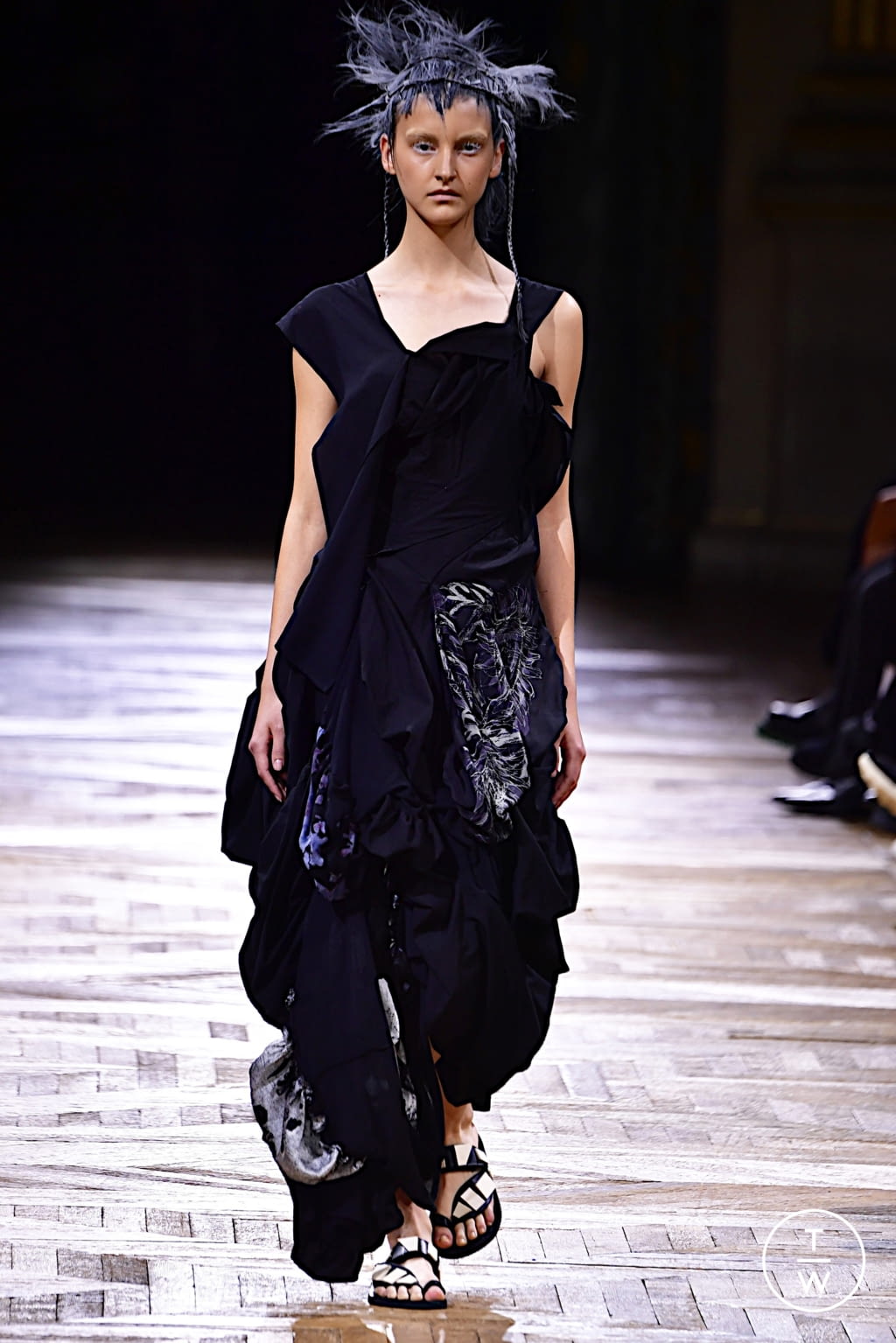 Fashion Week Paris Spring/Summer 2022 look 44 from the Yohji Yamamoto collection womenswear