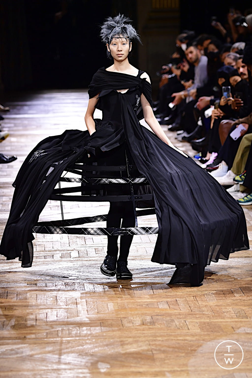 Fashion Week Paris Spring/Summer 2022 look 51 de la collection Yohji Yamamoto womenswear