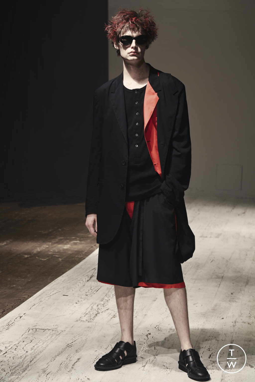 Fashion Week Paris Spring/Summer 2022 look 8 from the Yohji Yamamoto collection menswear