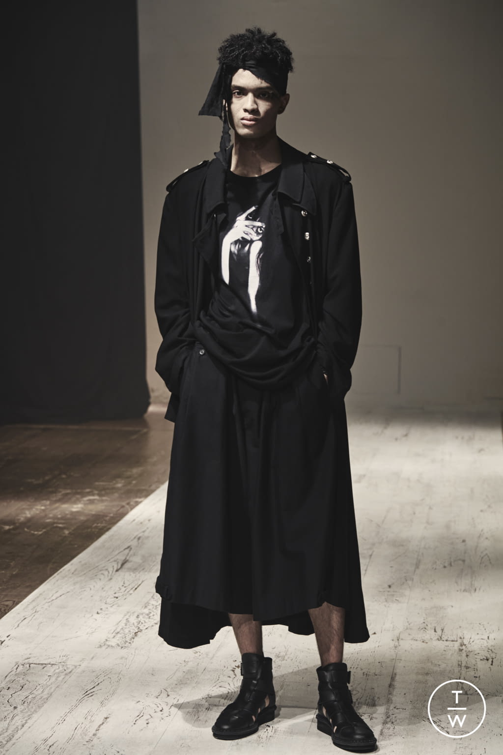 Fashion Week Paris Spring/Summer 2022 look 10 from the Yohji Yamamoto collection 男装