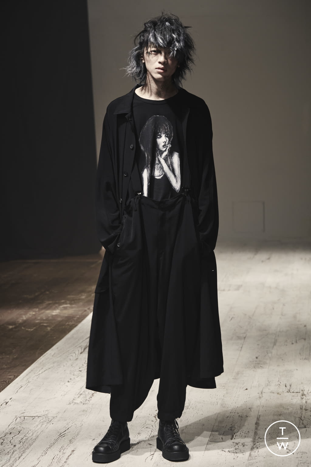 Fashion Week Paris Spring/Summer 2022 look 11 from the Yohji Yamamoto collection menswear