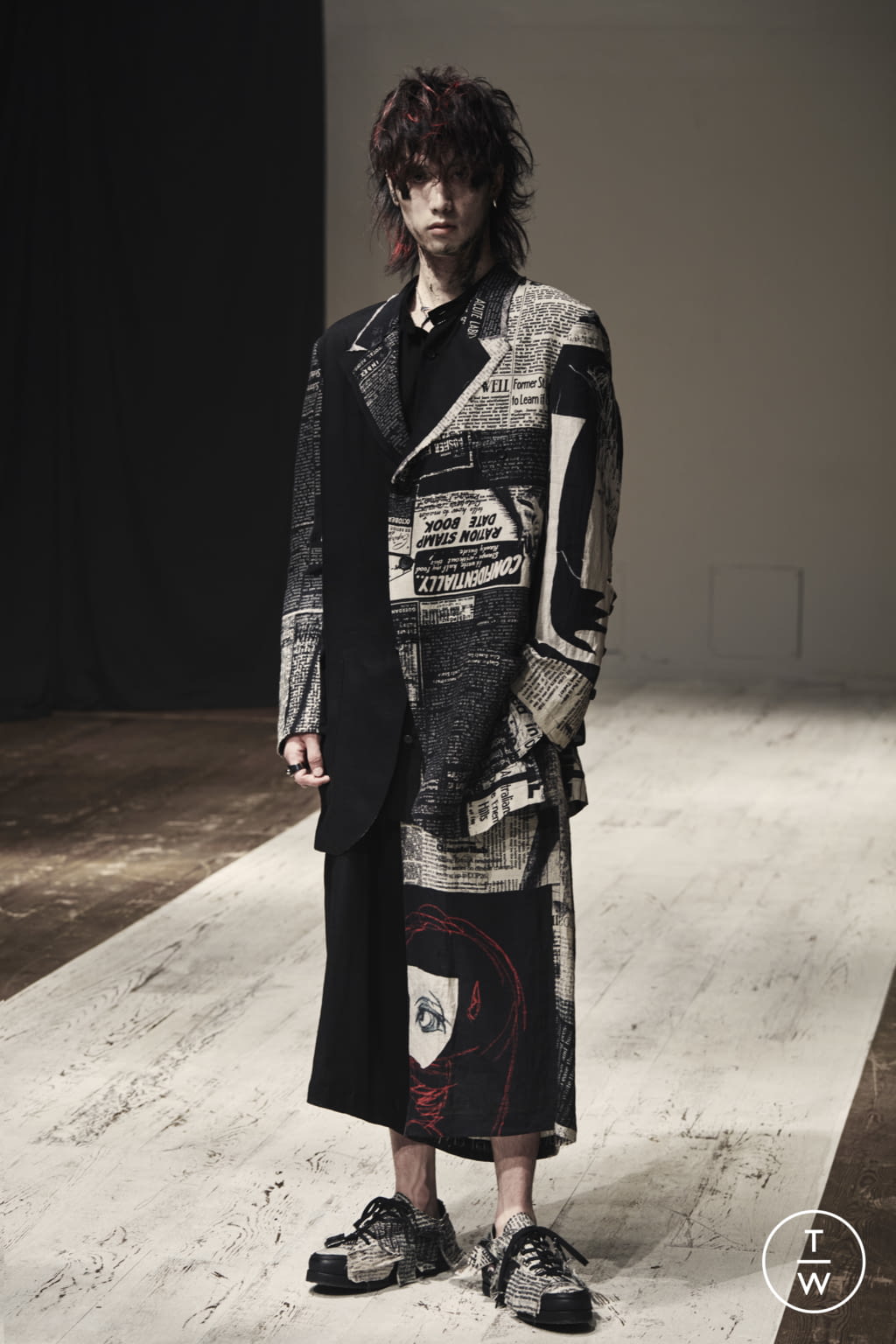 Fashion Week Paris Spring/Summer 2022 look 14 from the Yohji Yamamoto collection menswear