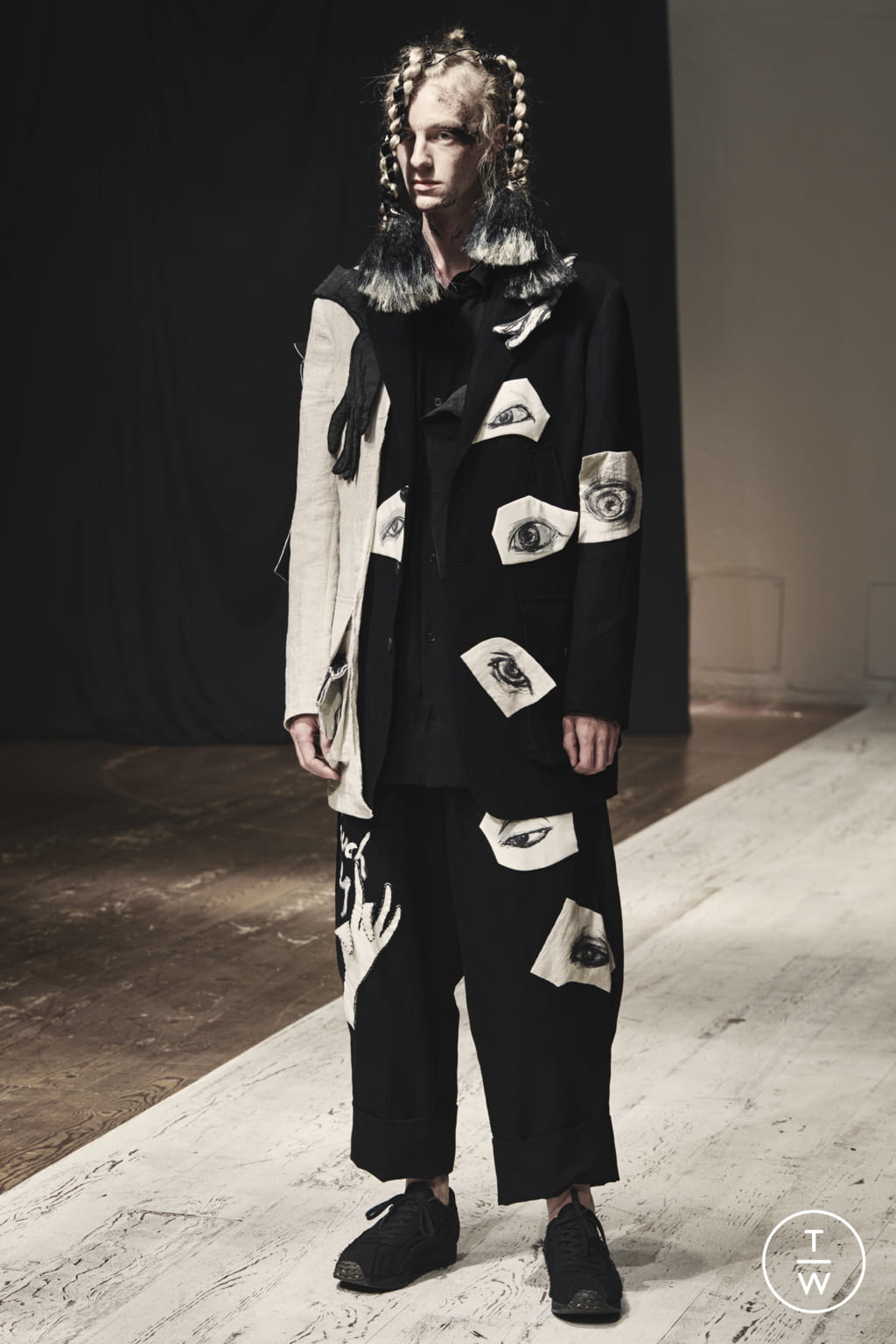 Fashion Week Paris Spring/Summer 2022 look 21 from the Yohji Yamamoto collection menswear
