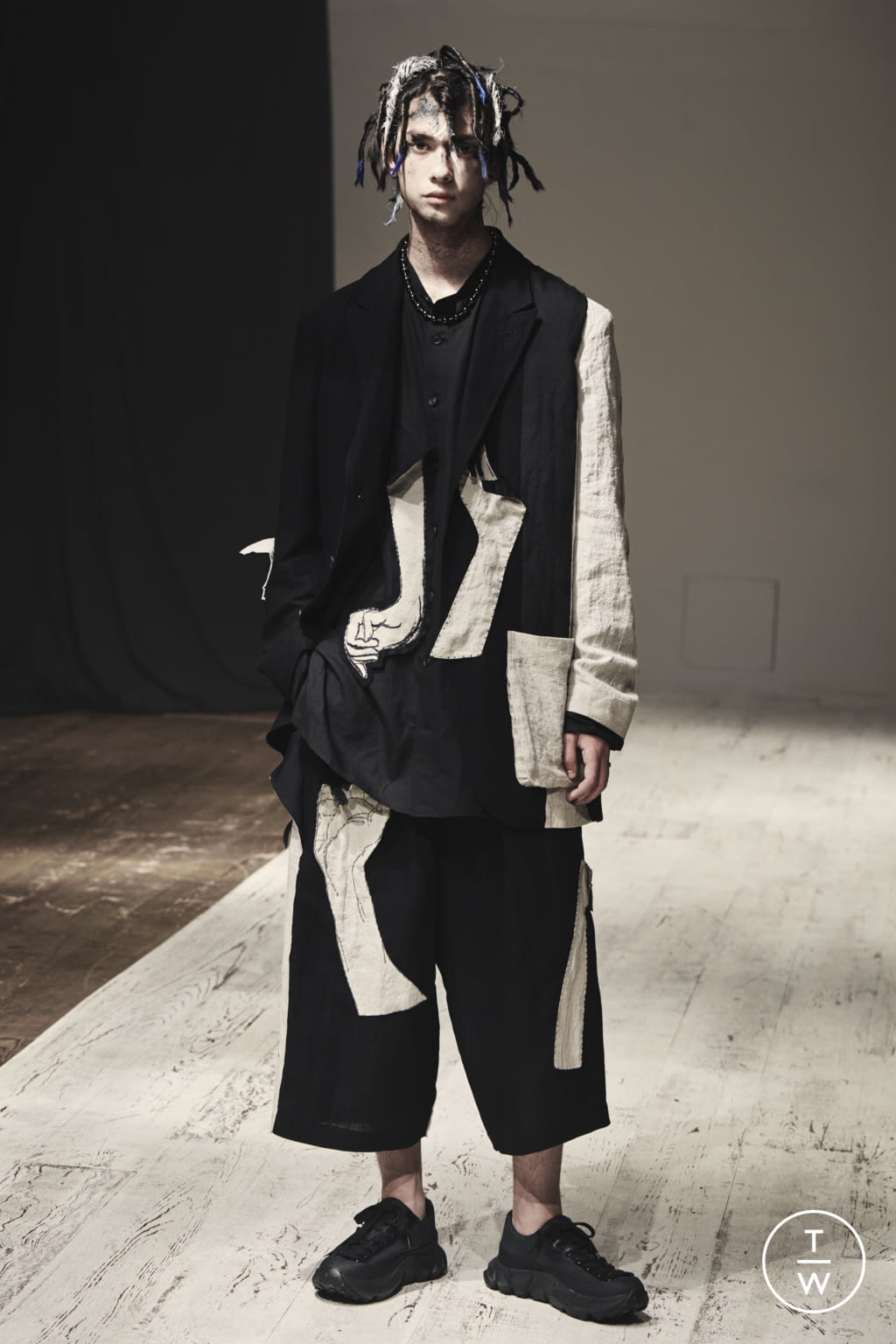 Fashion Week Paris Spring/Summer 2022 look 24 from the Yohji Yamamoto collection menswear