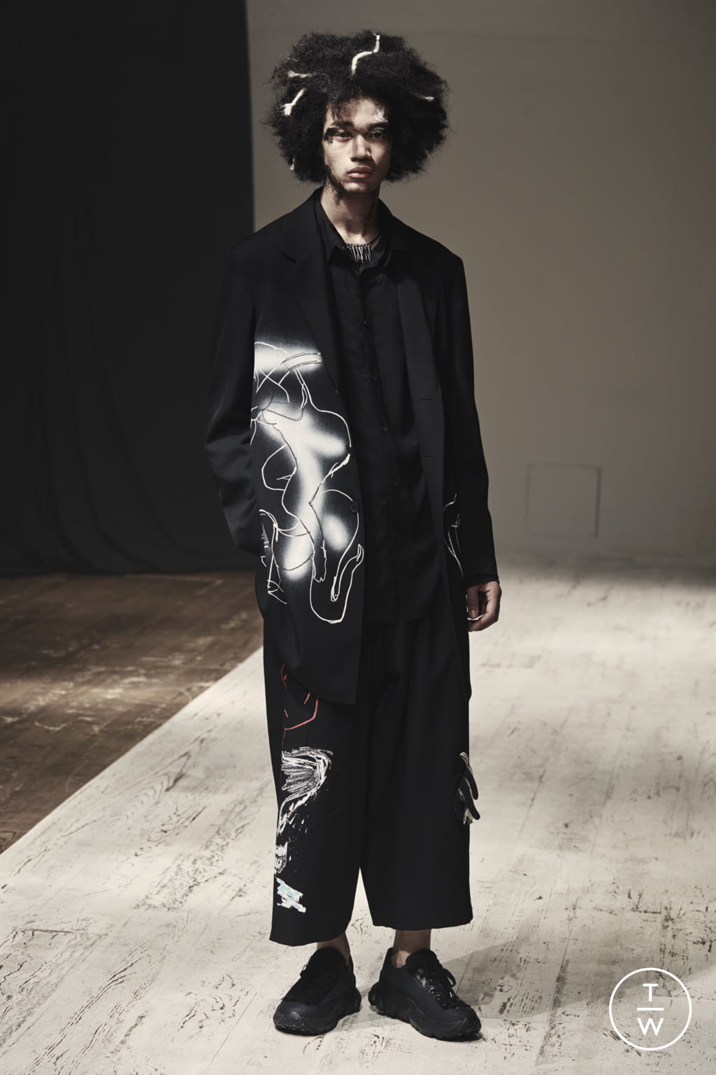 Fashion Week Paris Spring/Summer 2022 look 25 de la collection Yohji Yamamoto menswear