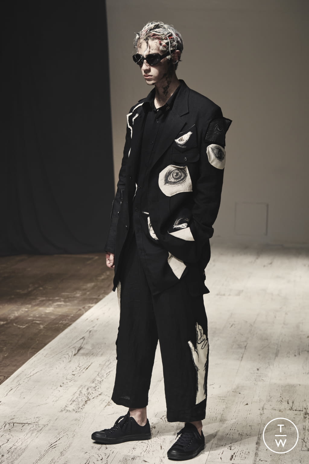 Fashion Week Paris Spring/Summer 2022 look 26 from the Yohji Yamamoto collection menswear