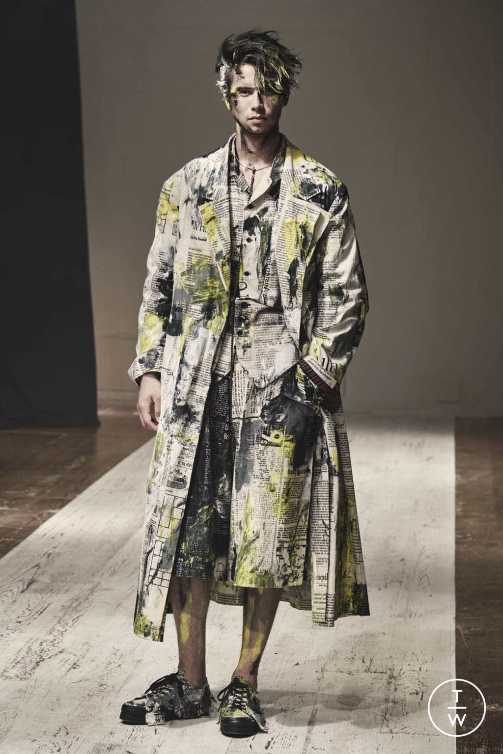 Fashion Week Paris Spring/Summer 2022 look 28 from the Yohji Yamamoto collection menswear