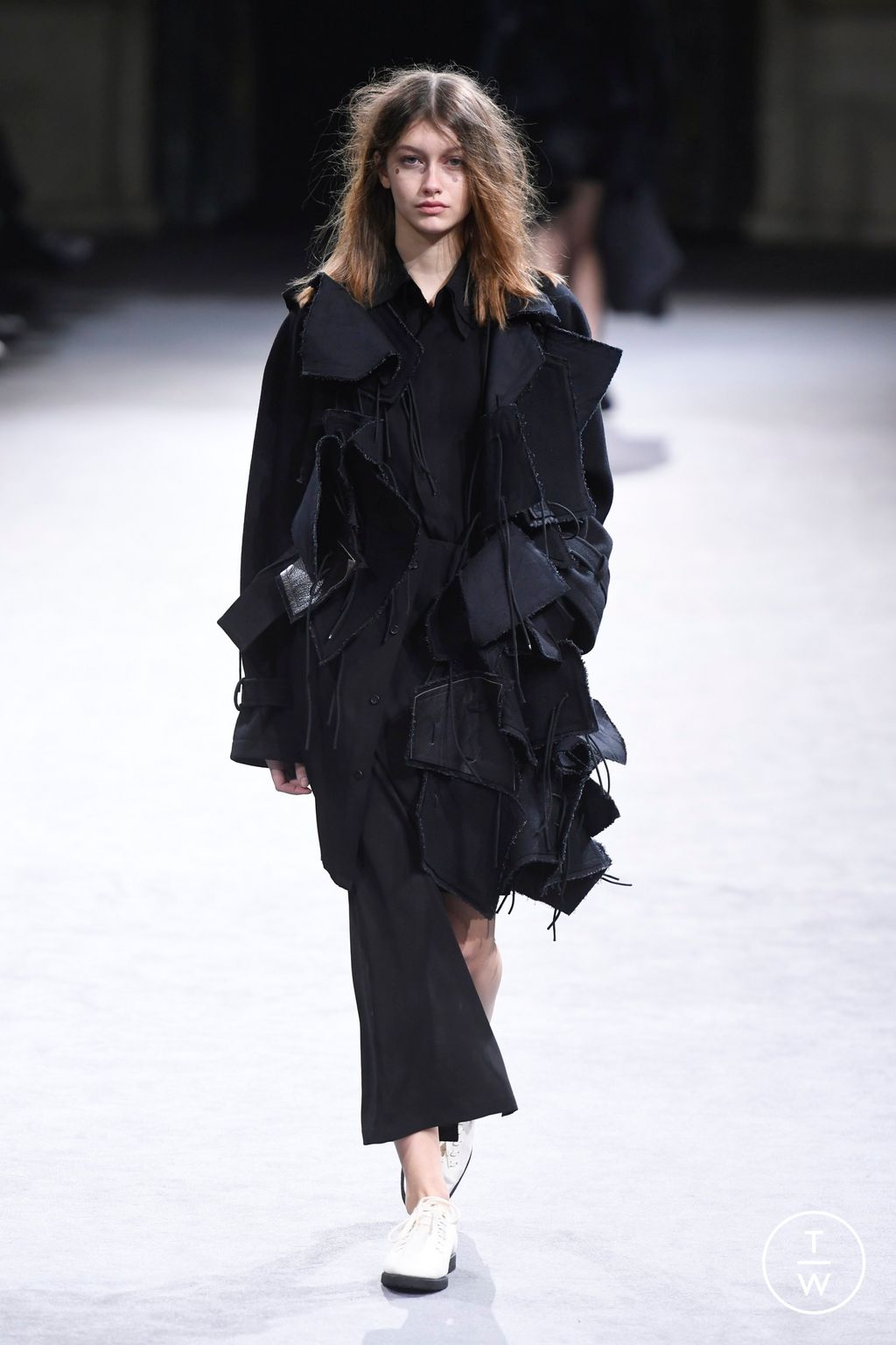 Fashion Week Paris Fall/Winter 2023 look 5 from the Yohji Yamamoto collection womenswear