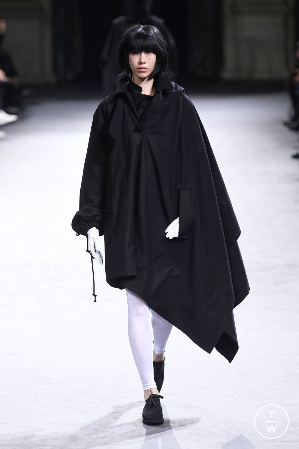 Fashion Week Paris Fall/Winter 2023 look 8 from the Yohji Yamamoto collection 女装
