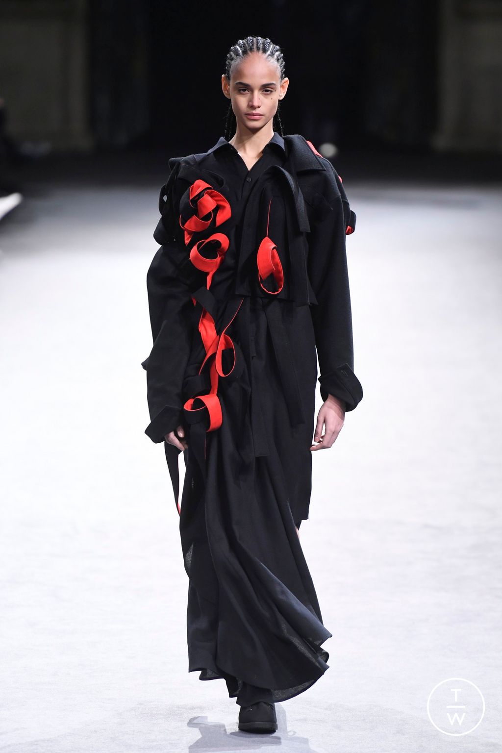 Fashion Week Paris Fall/Winter 2023 look 23 from the Yohji Yamamoto collection 女装