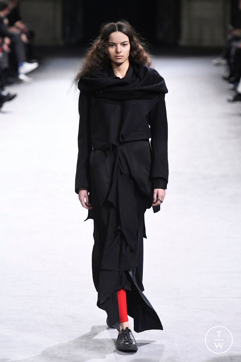 Fashion Week Paris Fall/Winter 2023 look 34 de la collection Yohji Yamamoto womenswear
