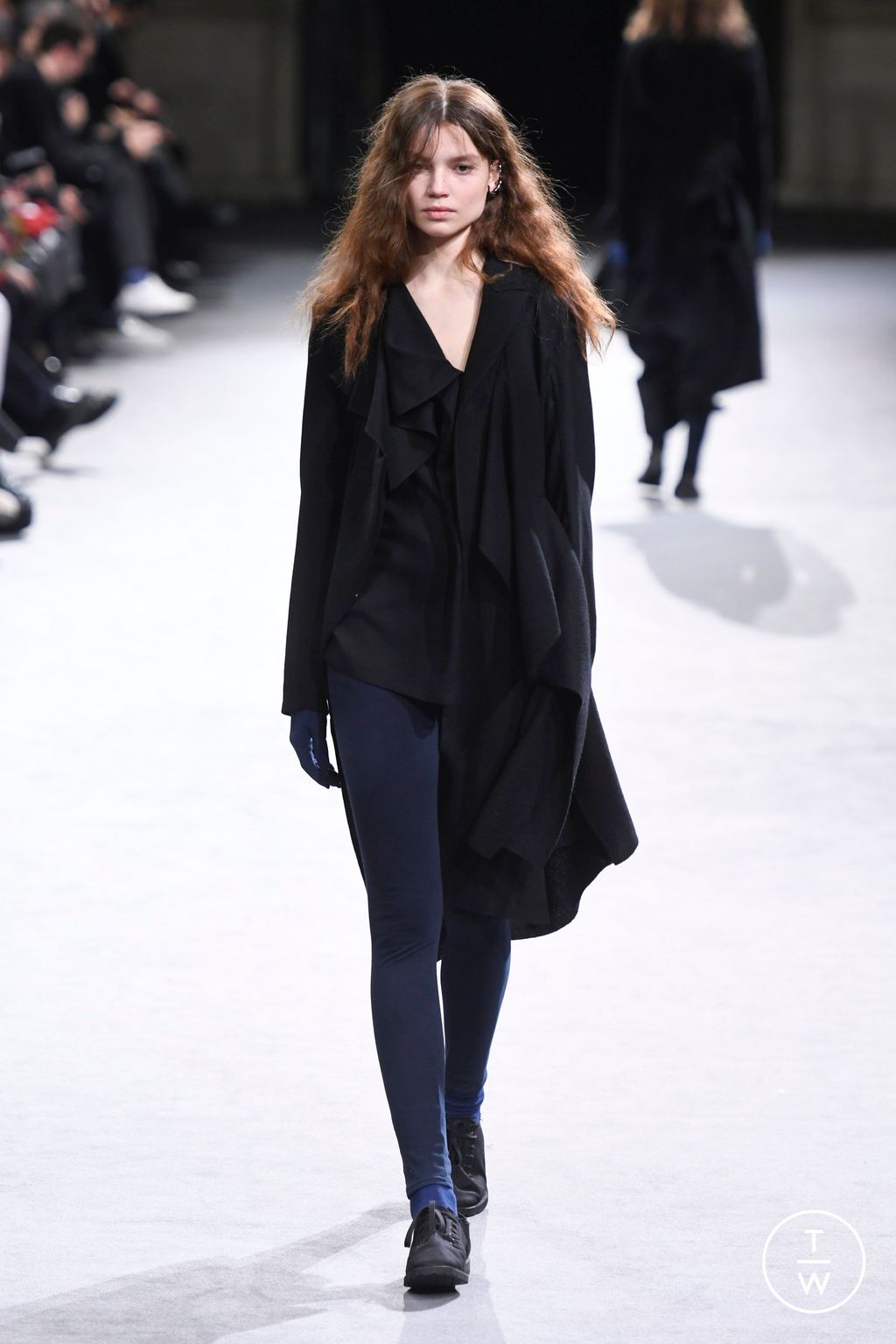 Fashion Week Paris Fall/Winter 2023 look 37 from the Yohji Yamamoto collection womenswear