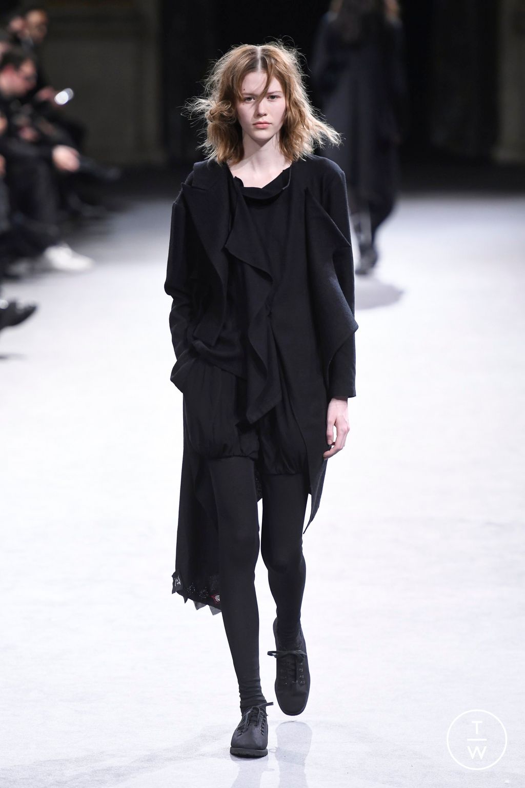 Fashion Week Paris Fall/Winter 2023 look 39 from the Yohji Yamamoto collection womenswear