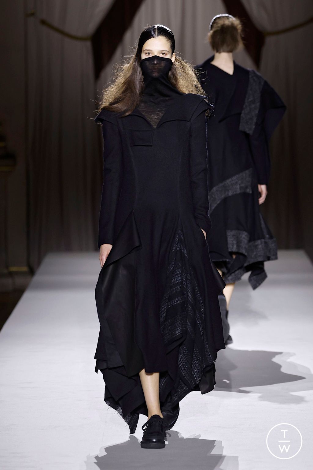 Fashion Week Paris Fall/Winter 2025 look 4 from the Yohji Yamamoto collection womenswear