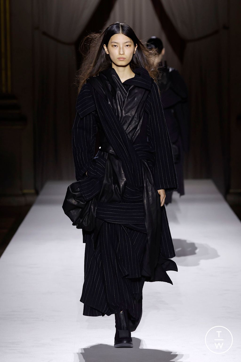 Fashion Week Paris Fall/Winter 2025 look 11 from the Yohji Yamamoto collection womenswear