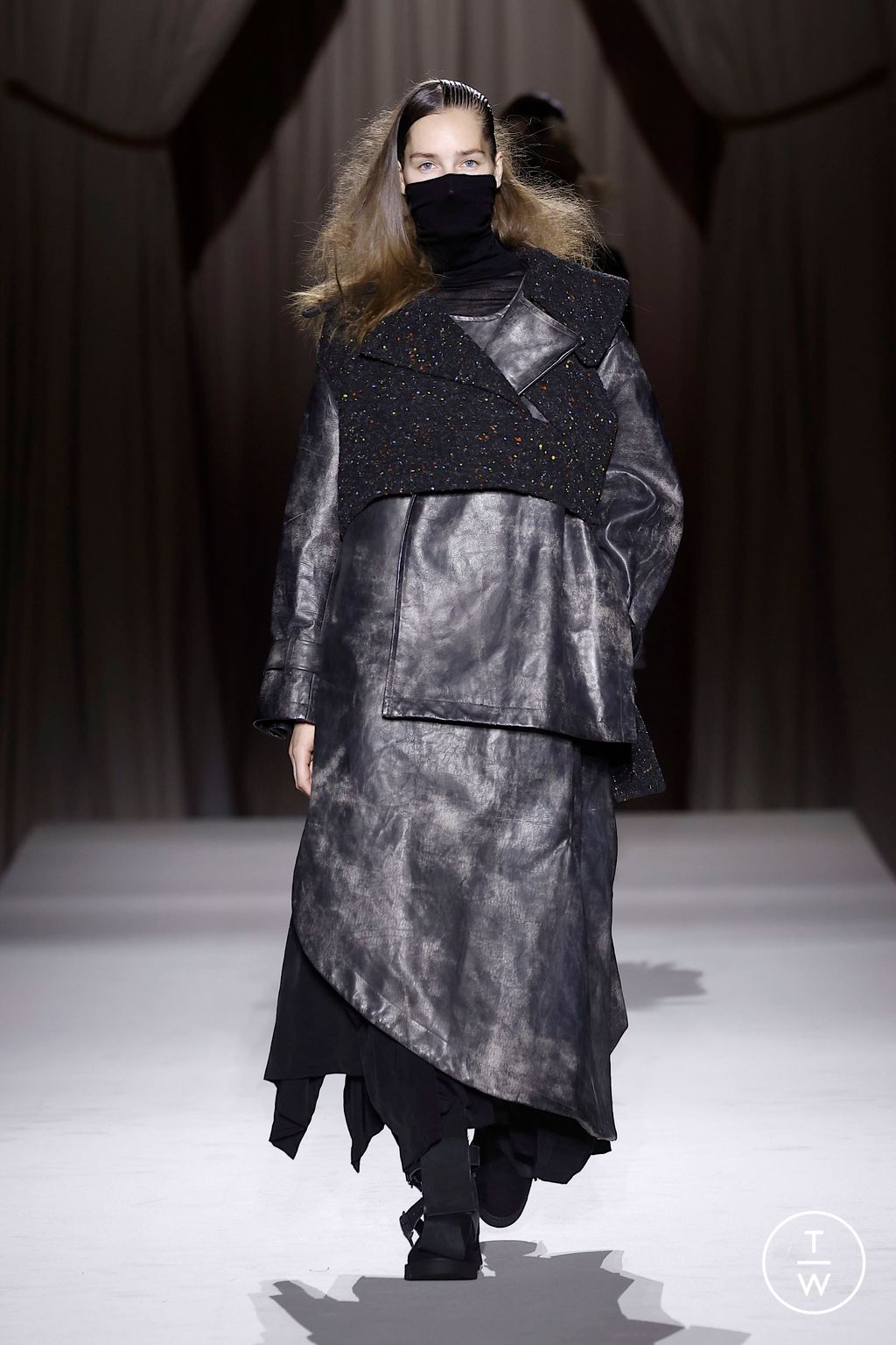 Fashion Week Paris Fall/Winter 2025 look 13 from the Yohji Yamamoto collection womenswear