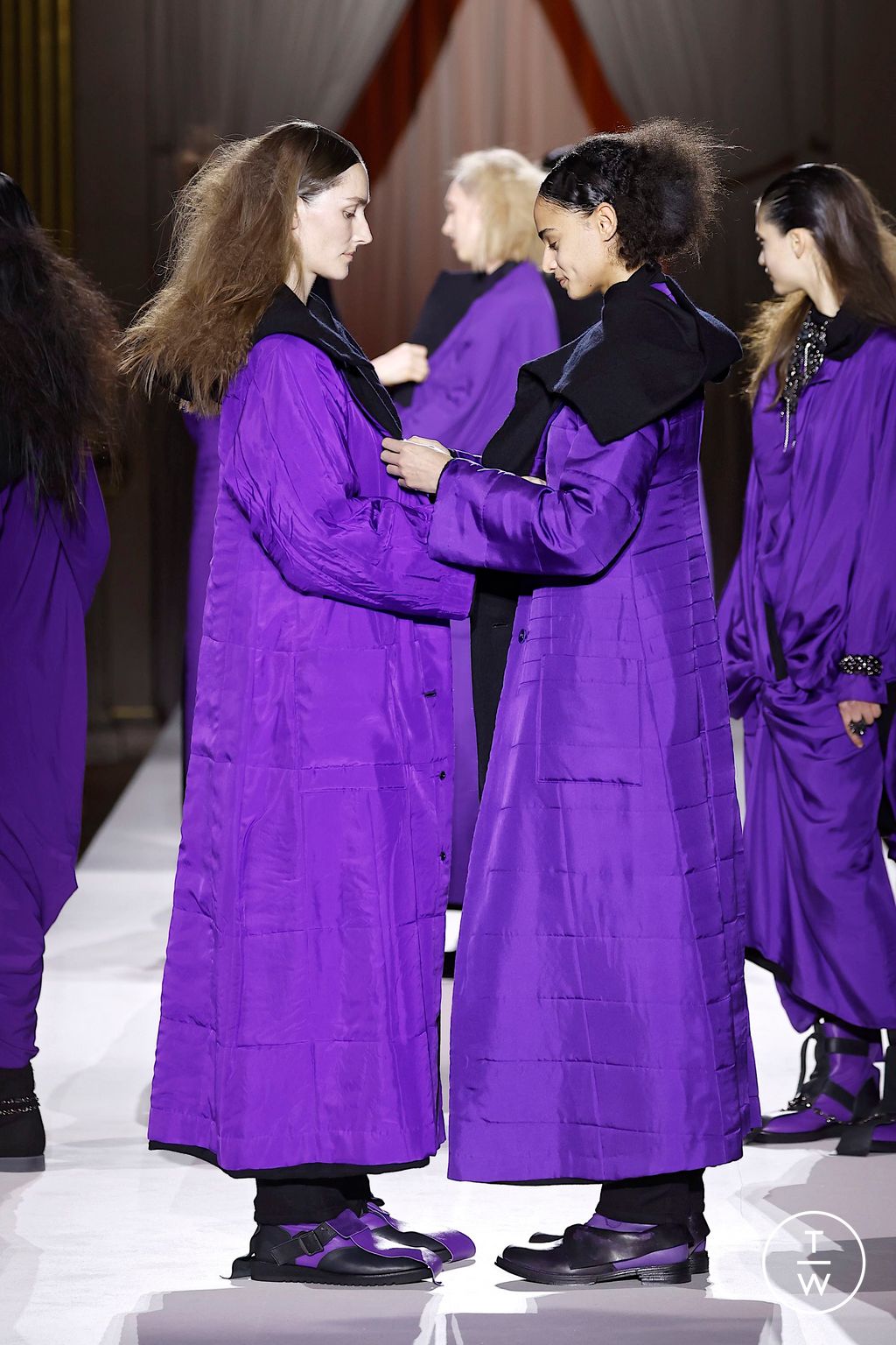 Fashion Week Paris Fall/Winter 2025 look 43 from the Yohji Yamamoto collection womenswear