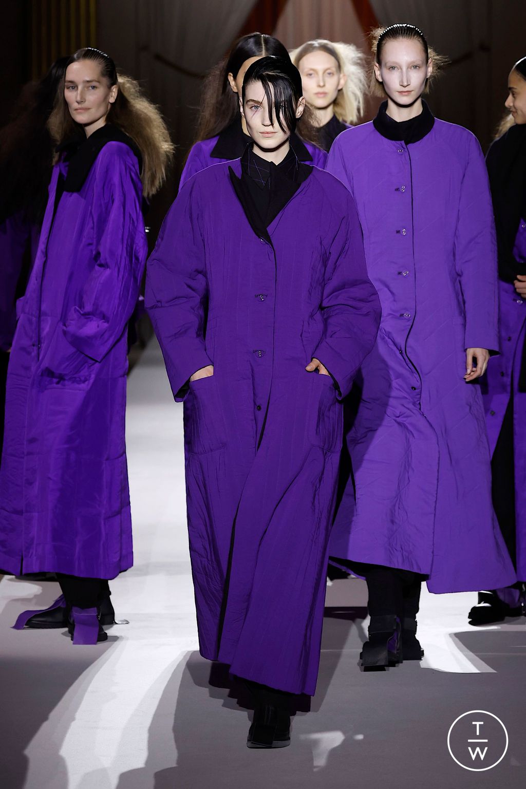 Fashion Week Paris Fall/Winter 2025 look 45 from the Yohji Yamamoto collection womenswear