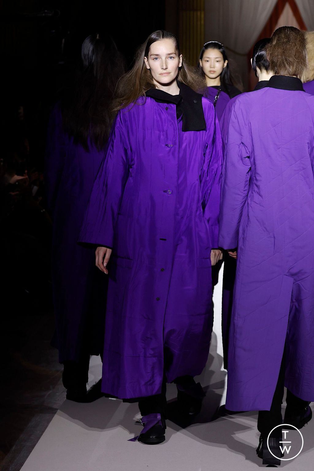 Fashion Week Paris Fall/Winter 2025 look 47 de la collection Yohji Yamamoto womenswear