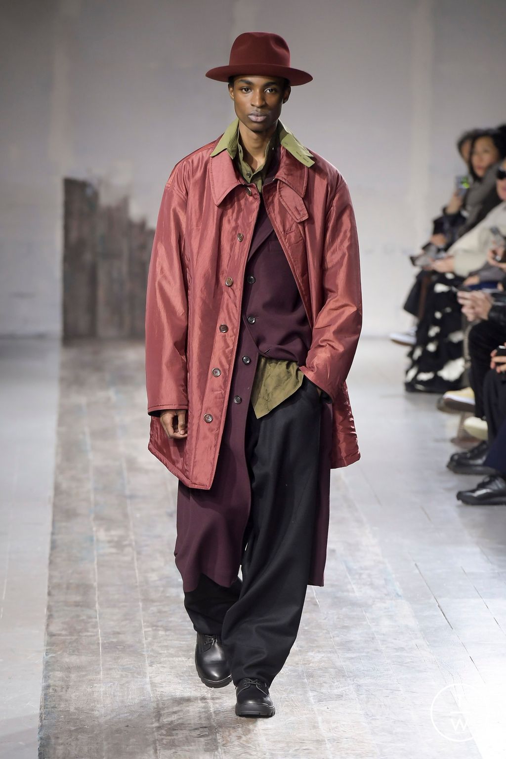Fashion Week Paris Fall/Winter 2024 look 4 from the Yohji Yamamoto collection 男装