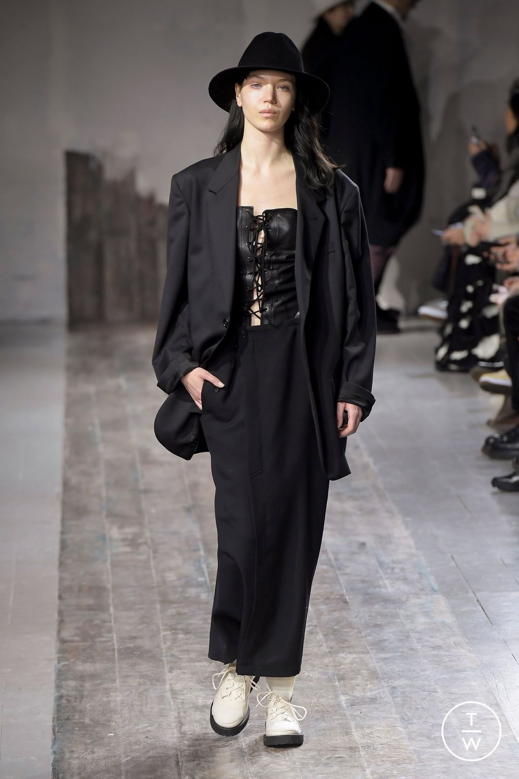 Fashion Week Paris Fall/Winter 2024 look 11 from the Yohji Yamamoto collection menswear