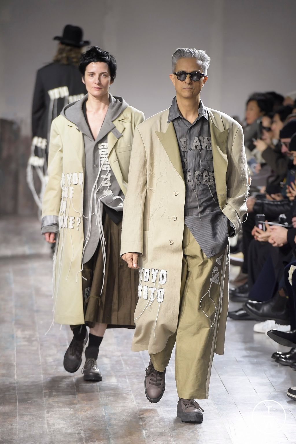 Fashion Week Paris Fall/Winter 2024 look 20 from the Yohji Yamamoto collection menswear