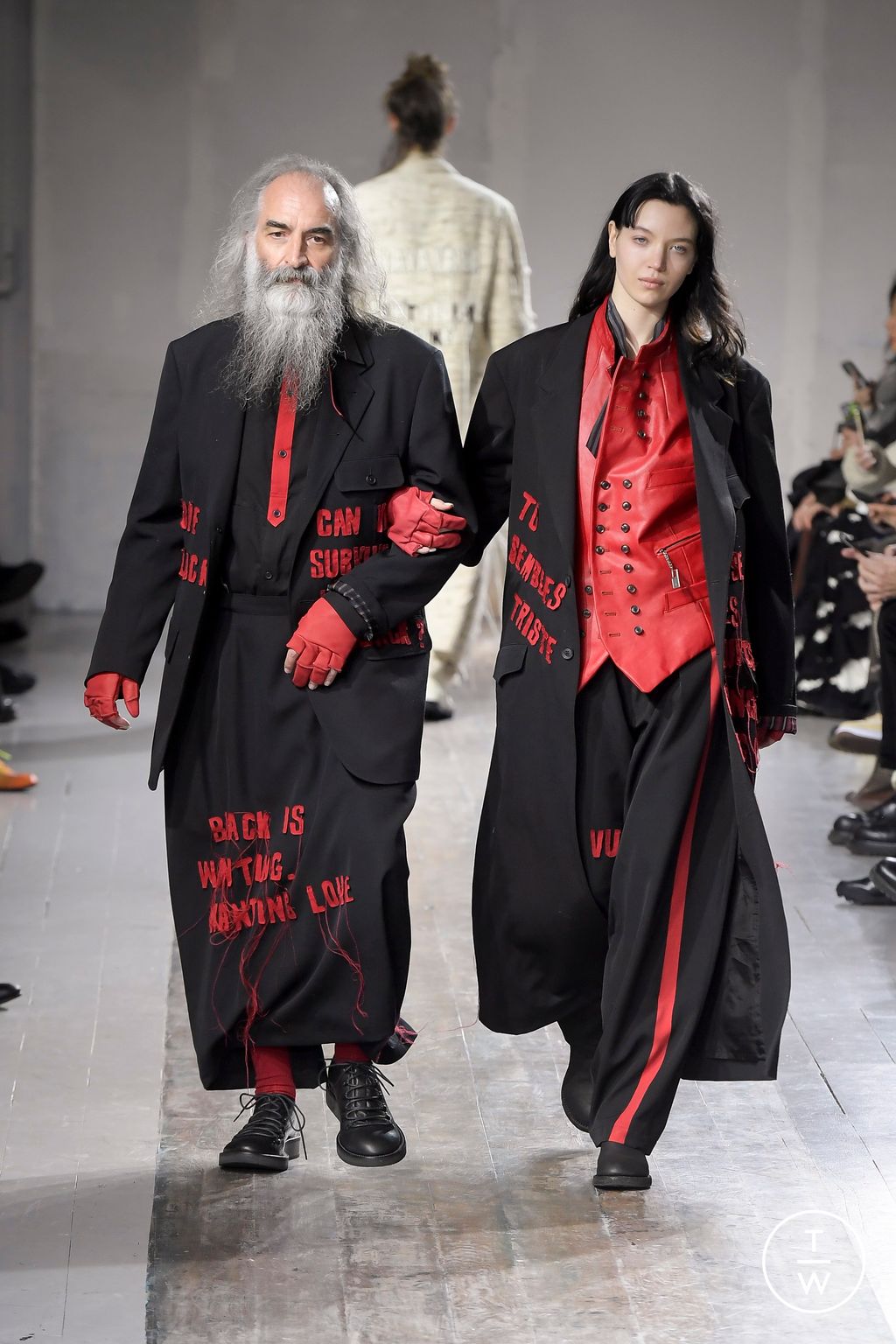 Fashion Week Paris Fall/Winter 2024 look 22 de la collection Yohji Yamamoto menswear