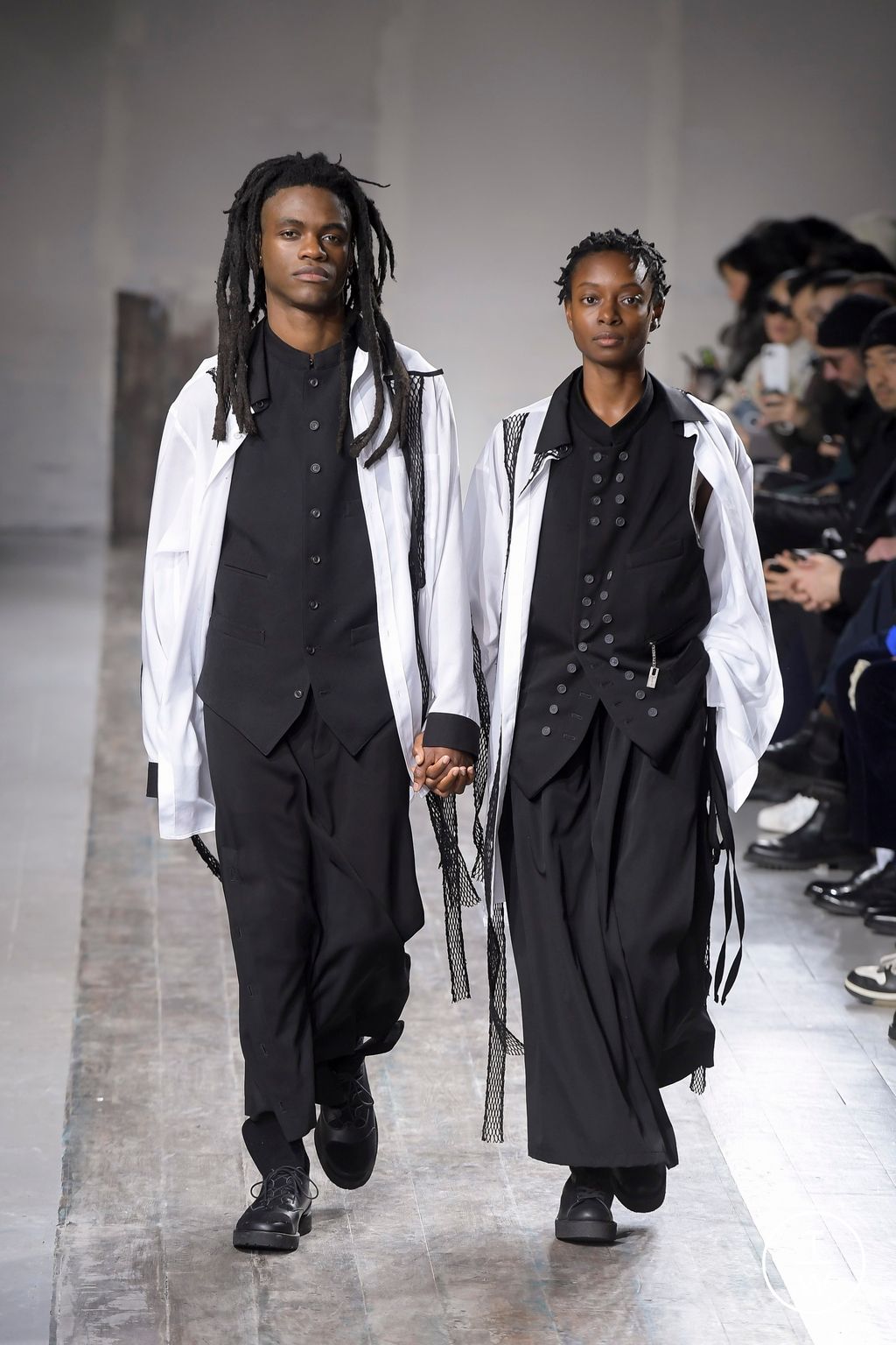 Fashion Week Paris Fall/Winter 2024 look 23 from the Yohji Yamamoto collection menswear