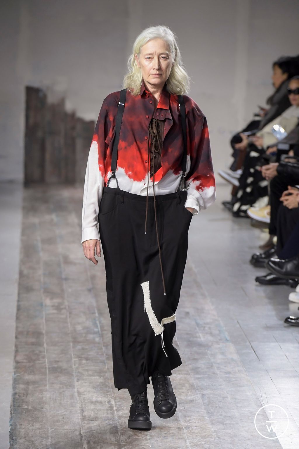 Fashion Week Paris Fall/Winter 2024 look 33 de la collection Yohji Yamamoto menswear