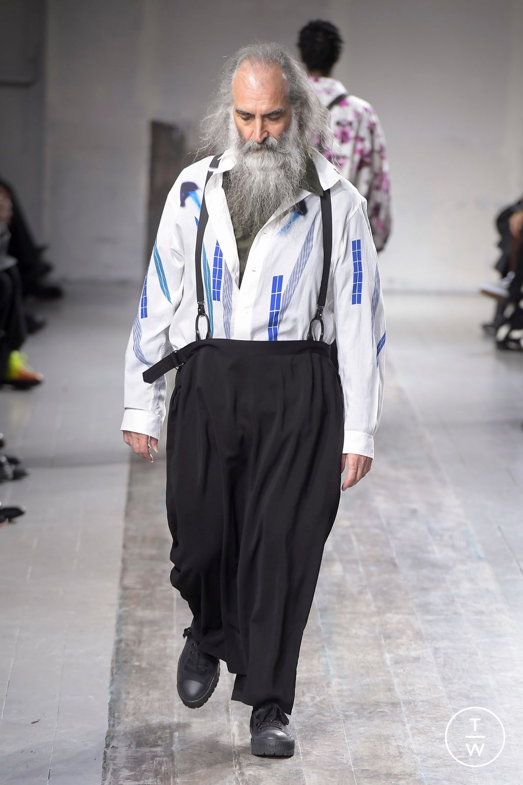 Fashion Week Paris Fall/Winter 2024 look 35 from the Yohji Yamamoto collection menswear