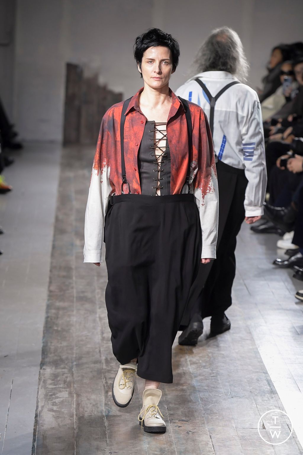Fashion Week Paris Fall/Winter 2024 look 36 de la collection Yohji Yamamoto menswear
