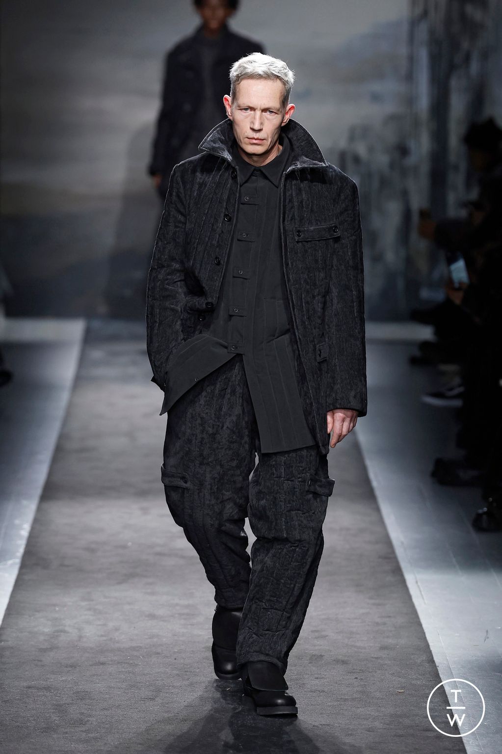 Fashion Week Paris Fall/Winter 2025 look 3 from the Yohji Yamamoto collection menswear