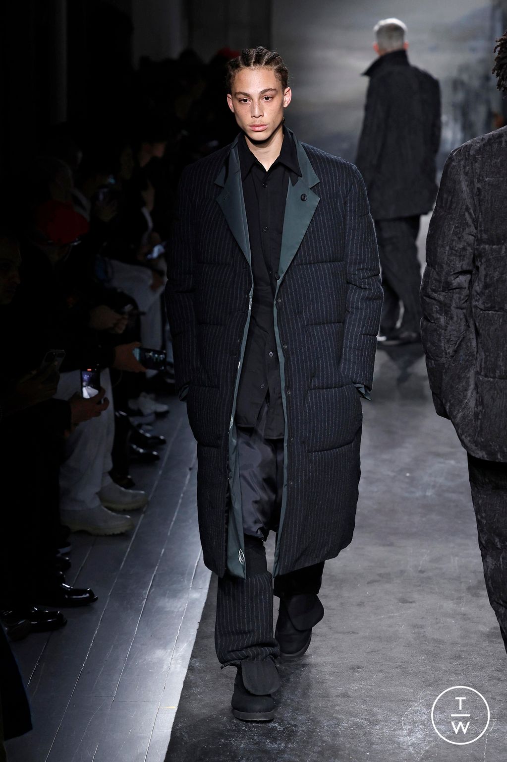 Fashion Week Paris Fall/Winter 2025 look 5 from the Yohji Yamamoto collection 男装