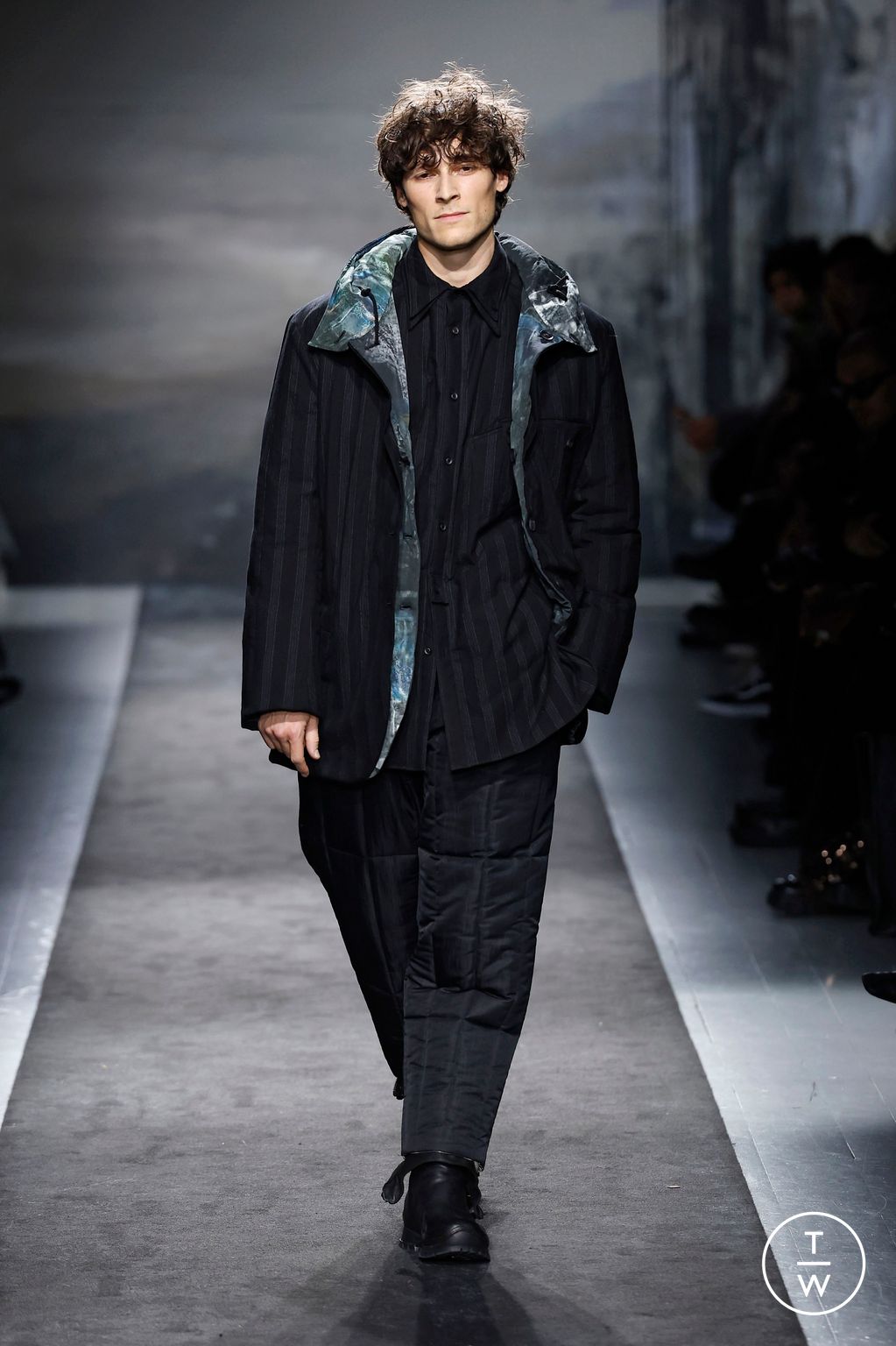Fashion Week Paris Fall/Winter 2025 look 6 from the Yohji Yamamoto collection menswear