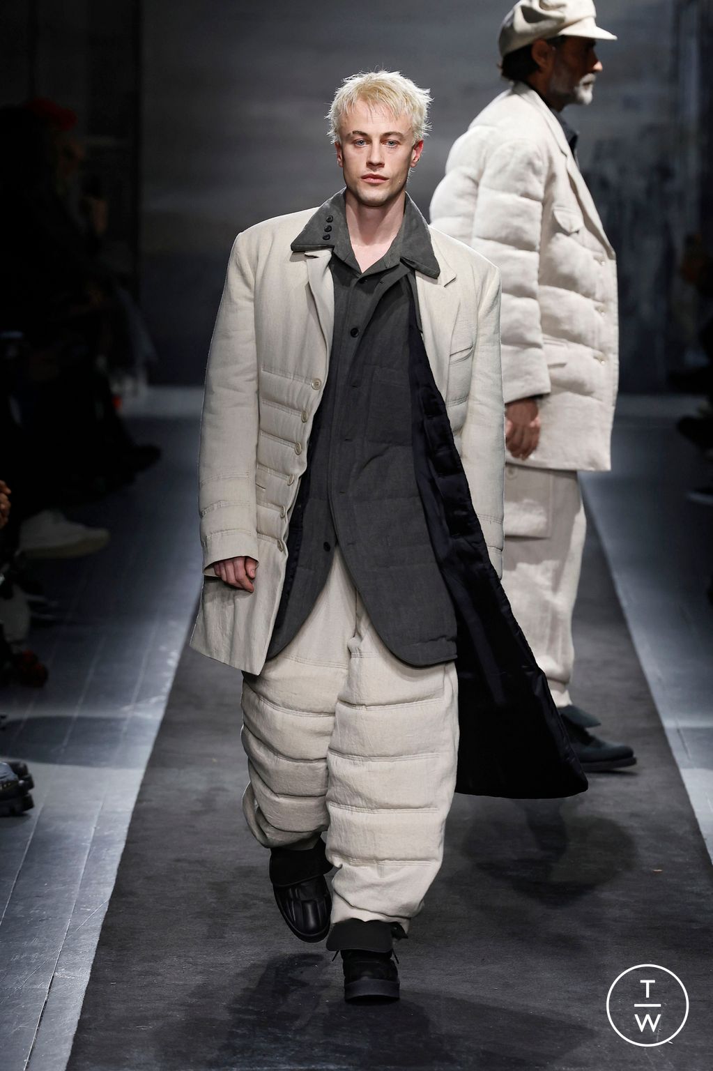 Fashion Week Paris Fall/Winter 2025 look 9 from the Yohji Yamamoto collection menswear
