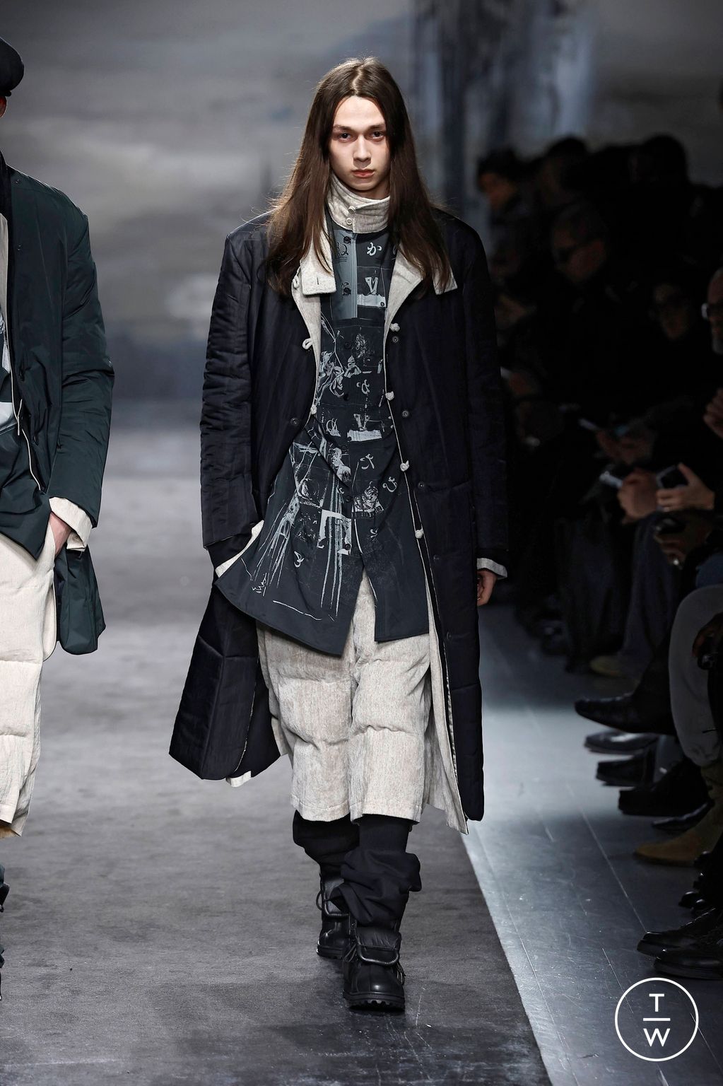 Fashion Week Paris Fall/Winter 2025 look 13 from the Yohji Yamamoto collection menswear