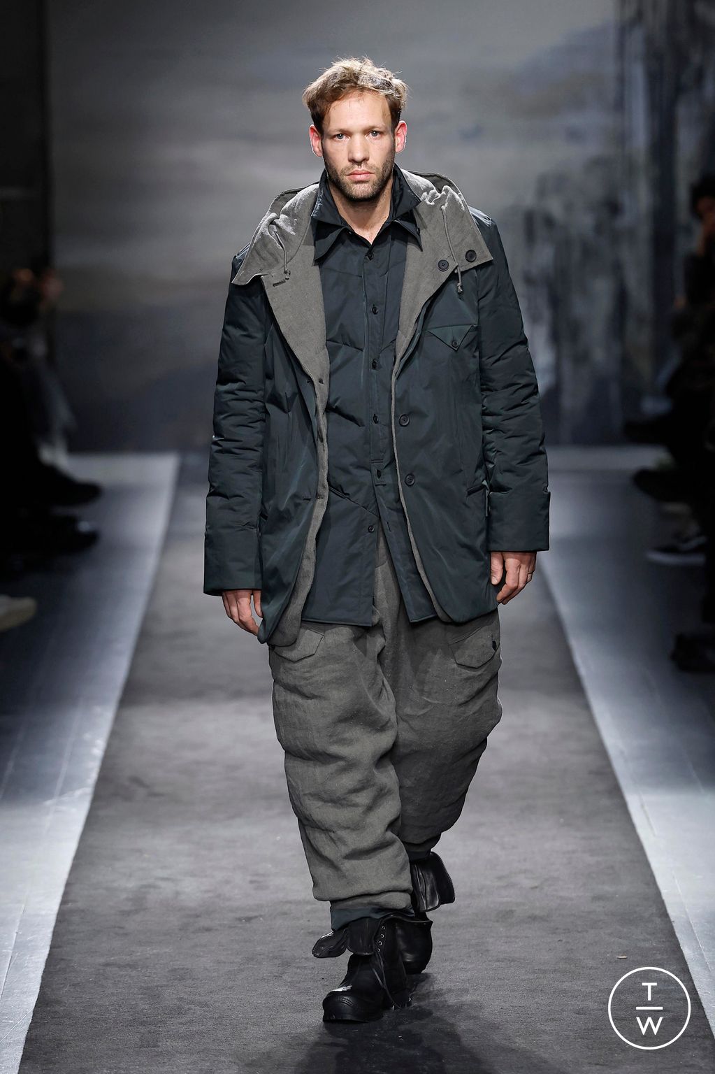 Fashion Week Paris Fall/Winter 2025 look 15 from the Yohji Yamamoto collection 男装
